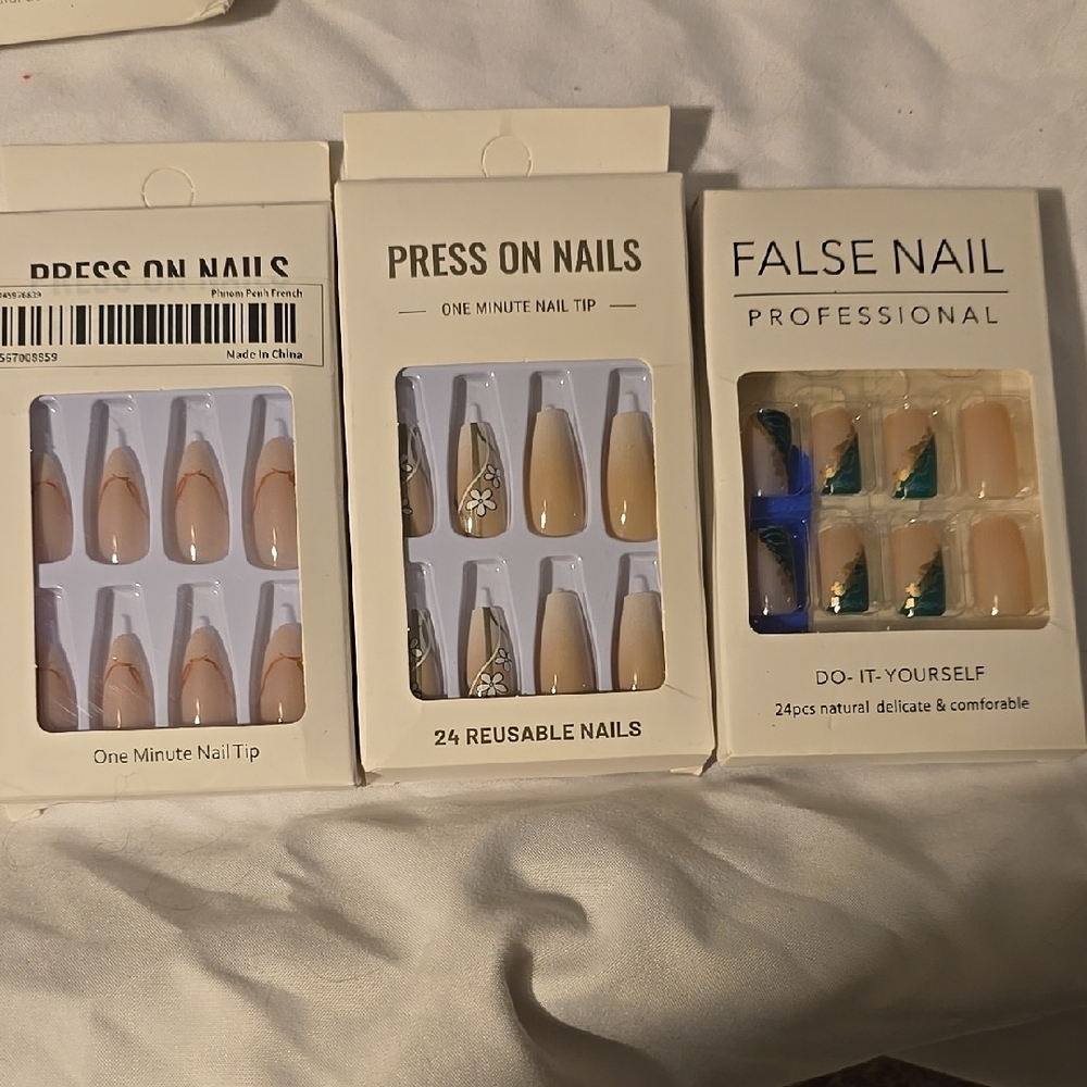 3 Press On Nails Set - Nude and  Green